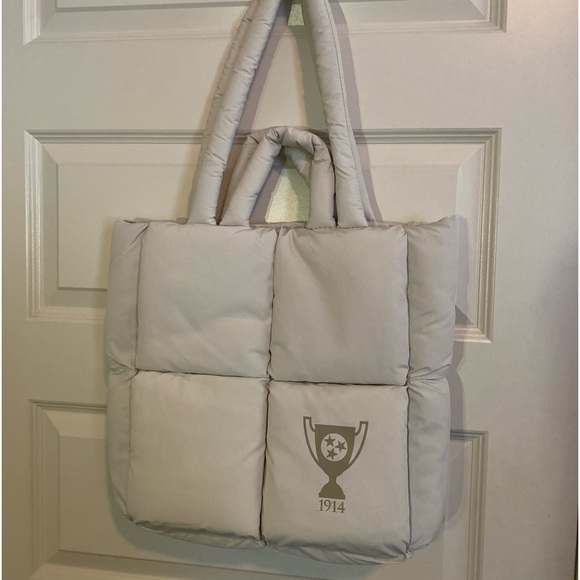 BEAUTIFUL Logobrands puff tote bag. Off white. - Picture 1 of 8